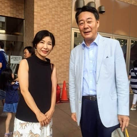 海江田万里さんのインスタグラム写真 - (海江田万里Instagram)「子どもたちの夏休みも残りわずかです。昼間は、地元の町会が子どもたちのために開く「子ども会」、夕方からは行く夏を惜しむ「盆踊り大会』に加え、秋祭りも始まり、汗をかきながら一日中、地元回りに徹しました。 最近の外交問題、経済問題、立憲民主党が国民民主党と国会内につくる共同会派についてなど、各地で貴重な意見を聞くことができました。皆さん、ありがとうございました。  #立憲民主党　#衆議院議員　#海江田万里　#子ども会　#盆踊り大会」8月24日 21時28分 - kaiedabanri