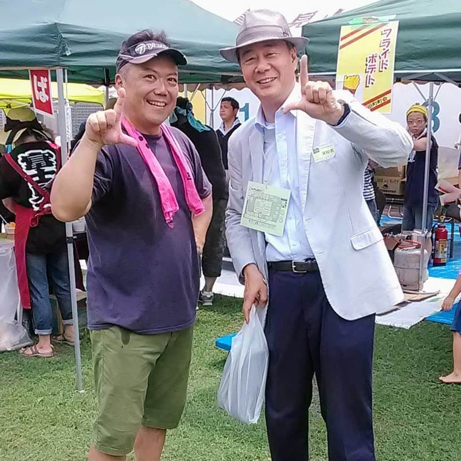 海江田万里さんのインスタグラム写真 - (海江田万里Instagram)「子どもたちの夏休みも残りわずかです。昼間は、地元の町会が子どもたちのために開く「子ども会」、夕方からは行く夏を惜しむ「盆踊り大会』に加え、秋祭りも始まり、汗をかきながら一日中、地元回りに徹しました。 最近の外交問題、経済問題、立憲民主党が国民民主党と国会内につくる共同会派についてなど、各地で貴重な意見を聞くことができました。皆さん、ありがとうございました。  #立憲民主党　#衆議院議員　#海江田万里　#子ども会　#盆踊り大会」8月24日 21時28分 - kaiedabanri