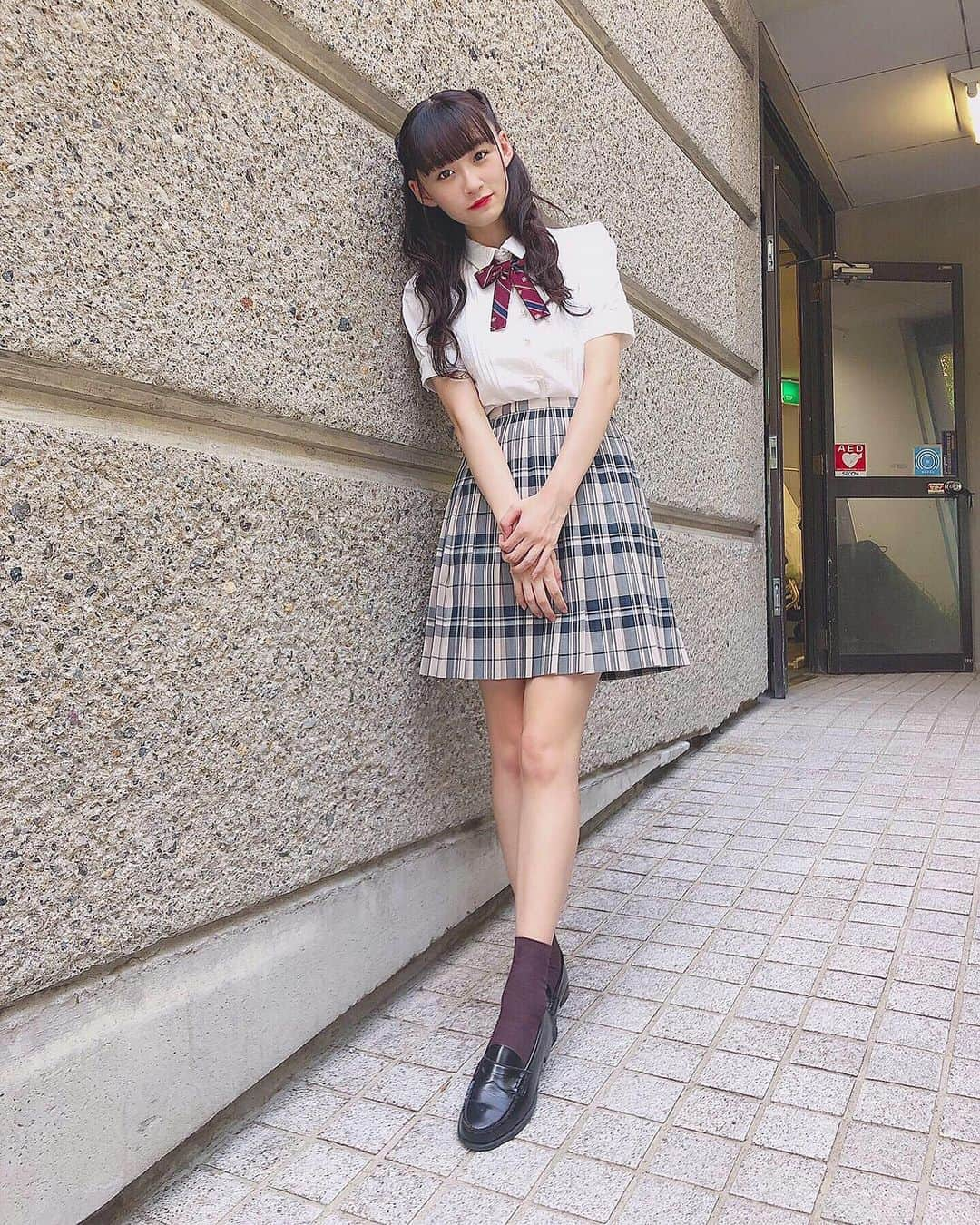 音嶋莉沙さんのインスタグラム写真 - (音嶋莉沙Instagram)「新しい制服衣装✨﻿ チェックのスカートが可愛すぎて﻿ ブラウスも可愛くて…🥺﻿ ﻿ この衣装お気に入りです☺︎﻿ ﻿ 可愛い衣装をいつもありがとうございます🙇‍♀️﻿ ﻿ ﻿ ﻿ ﻿ ﻿ ﻿ ﻿ ﻿ ﻿ ﻿  #24girls #オサレカンパニー さん #ねじりハーフツイン」8月24日 21時29分 - otoshima_risa