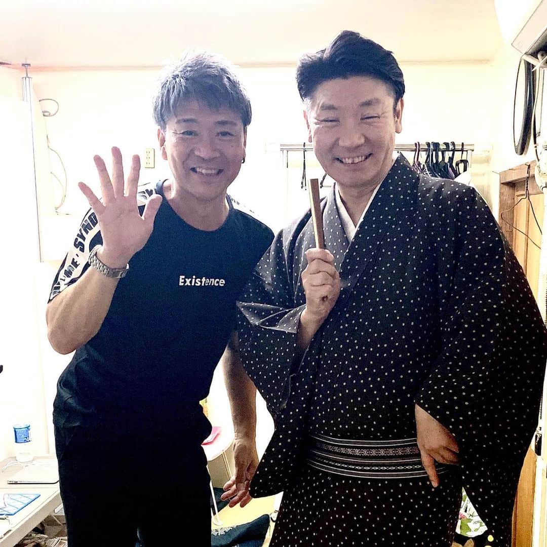 のインスタグラム：「よしもと祇園花月 楽屋 1！ 2！3‼️‼️ 桂 三度さんと… #よしもと祇園花月 #桂三度  #川上じゅん腹話術  #川上じゅん」