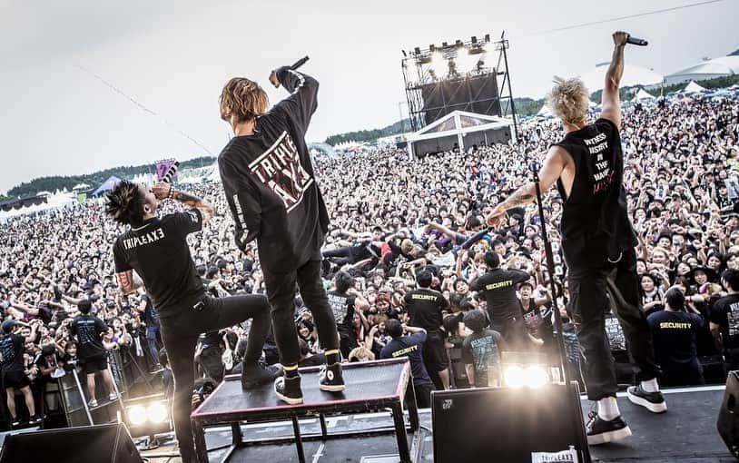 MAH さんのインスタグラム写真 - (MAH Instagram)「TRIPLE AXE TAKEOVER at WILD BUNCH FEST.2019  #SiM #coldrain #HEYSMITH #TAT2019  #wbfest  Photo @hayachinphoto」8月24日 16時29分 - mahfromsim