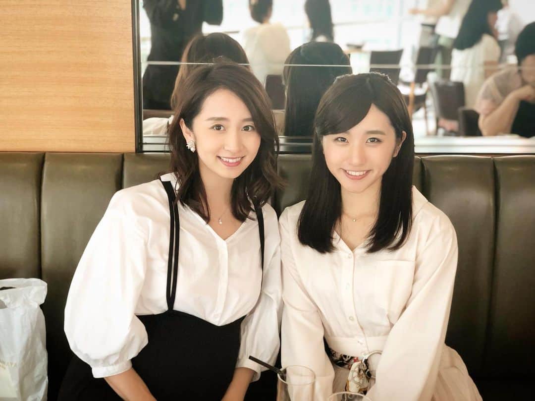 小野恵美のインスタグラム：「この方、覚えていますか？  FMヨコハマ「YOKOHAMA My Choice!」で1年前、横浜観光親善大使としてスタジオに来てくれた本行慶子ちゃん❤️ なんと、今年から山形さくらんぼテレビの新人アナウンサーとしてご活躍中🎤✨ 当時からアナウンサー志望ということで連絡先を交換していたので、ご報告を受けた時はとっても嬉しかったです💕 おめでとう☺️🎉 同じフジ系列アナウンサーだね✨ これから益々のご活躍楽しみにしています！ 山形のお土産もありがとう🍒  #ランチ #再会 #アナウンサー #山形 #フジ系列 #新人アナウンサー」