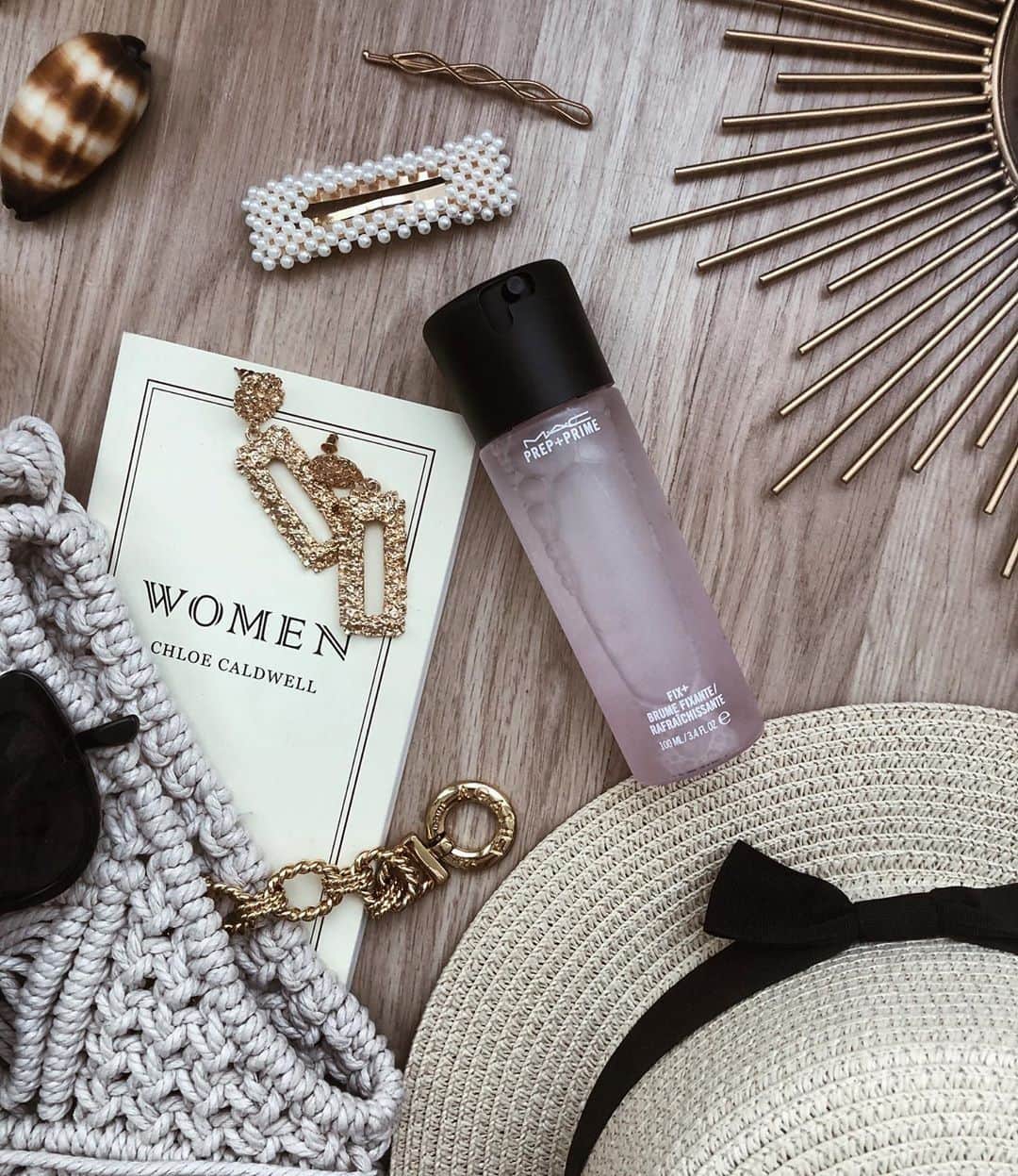 M•A•C Cosmetics Franceさんのインスタグラム写真 - (M•A•C Cosmetics FranceInstagram)「M·A·C - FIX + 💦  La brume Fix + pour @nora__eleos ? "Un indispensable chaque été ! Toute l’année aussi pour fixer le makeup mais en été elle a ce côté rafraîchissant 🖤" @nora__eleos Combien de produits M·A·C avez-vous, on est curieux :p ? Crédit photo : @nora__eleos #maccosmetics #maccosmeticsfrance #brumefixplus #macfixplus」8月24日 17時00分 - maccosmeticsfrance