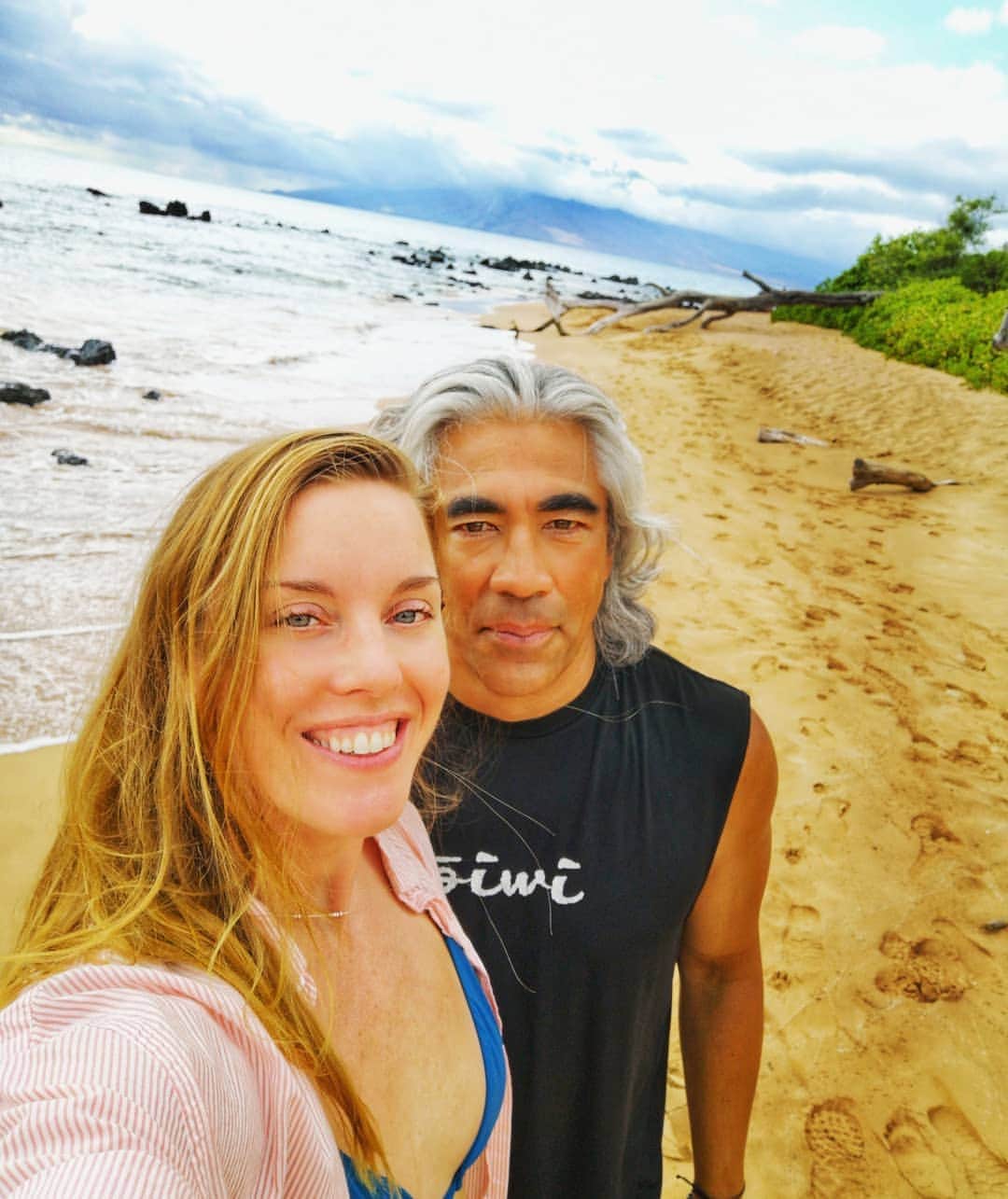 フェムケ・ヘームスケルクのインスタグラム：「MAHALO BABY ❤️🌴🍍🌺🌿🐢🥥🌈⛱️🌞🌊👙🍉🧡 . . . #MauiPeaceOut #MyMrGrey #Mahalo」