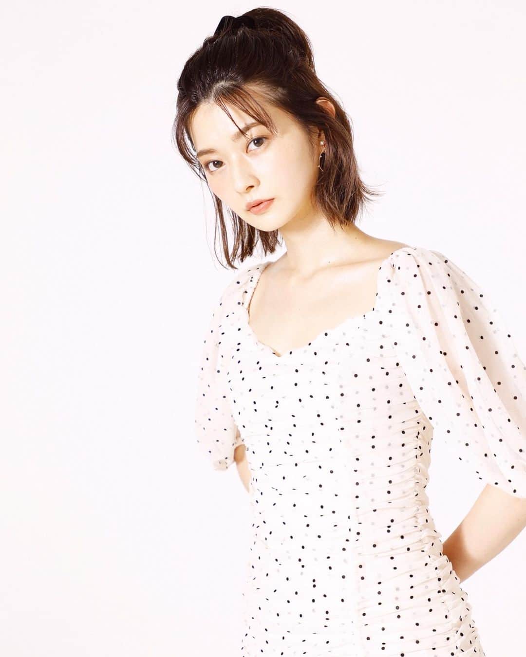Cazumaxのインスタグラム：「ネイリストの日影館まいちゃん！ #ナイスホリデー」