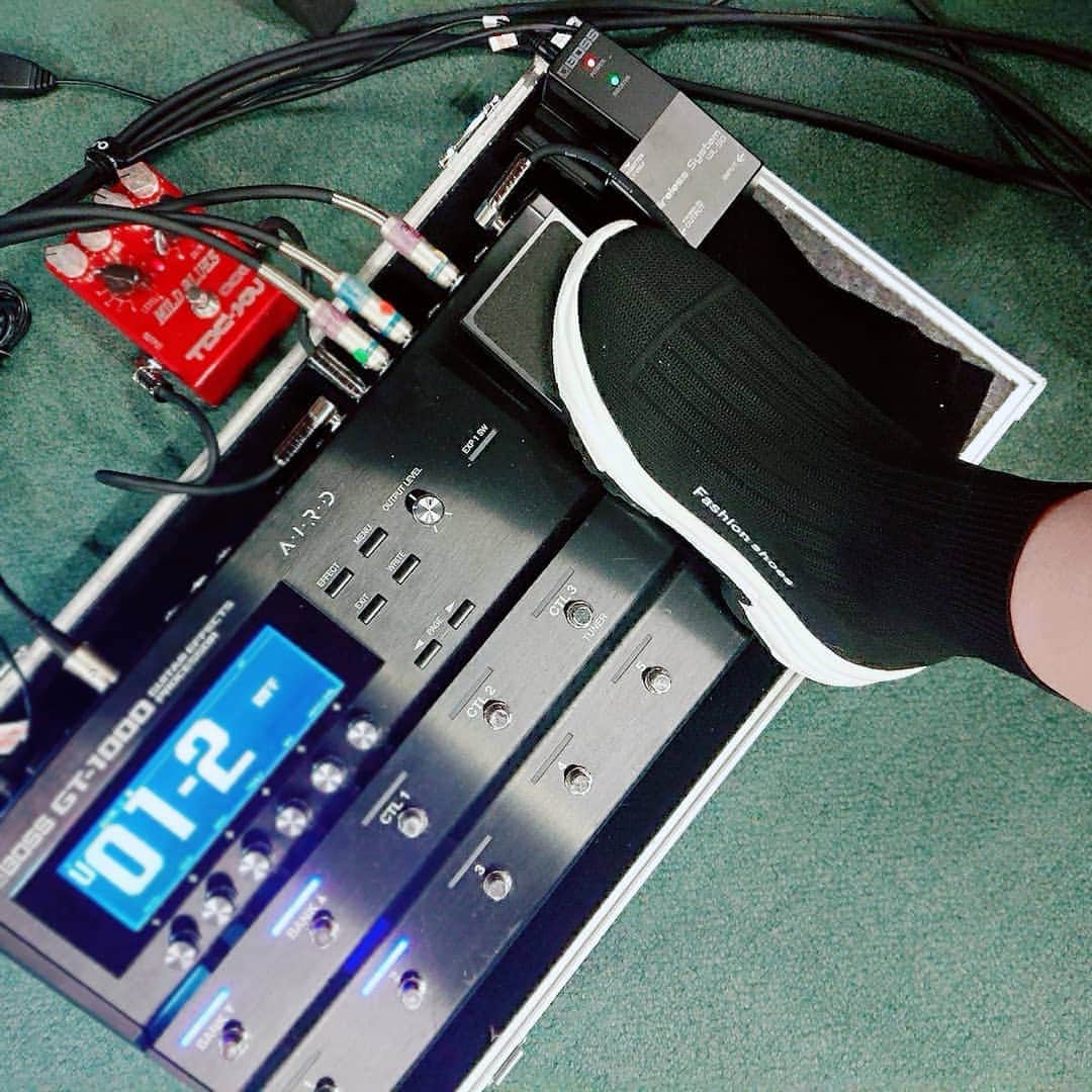 のインスタグラム：「fashion shoes  可愛いスニーカーありがとうございます♥️ @17kg_official  #boss #gt1000 #guitarprocessor #tdc #shoes #fashion」
