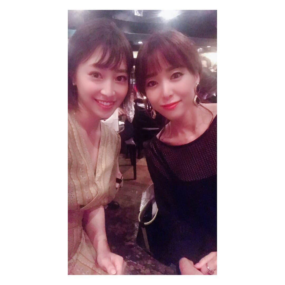 中村果生莉さんのインスタグラム写真 - (中村果生莉Instagram)「😍👍✨ . . マサスペシャルへ😊  なんと、26回目！  いつの間に！笑  凄いなぁ。 . . 大雪の日も意地でも行ったし、1回目から皆勤賞なマサスペシャル🤗 . . どんどんグレードアップしていて、相変わらずマサのギターに酔いながらワインにも酔う🍷 . . しかも今回はまさかのサプライズでサヤさん登場！ . . 気心知れた仲間達と、何も考えずにワイワイ過ごす時間。 . . そりゃ飲んじゃうね。笑 . . バタバタな毎日で、やることもいっぱいあって、そういえば最近、こんな日、なかなか取れてなかったなーって😂笑笑 . . 最高の夜でした(*´∀｀) . . #マサスペシャル #マサ小浜 #グラミー賞 #guitar #ギタリスト #music  #wine #ワインエキスパート」8月24日 17時31分 - kaori.nakamura_0226