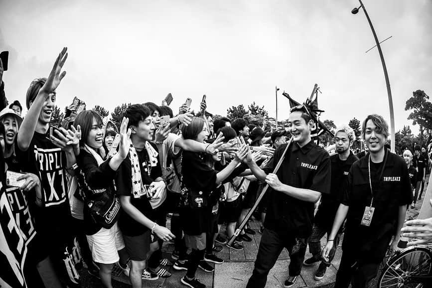 KEN IIKAWAさんのインスタグラム写真 - (KEN IIKAWAInstagram)「TRIPLE AXE TAKEOVER 19' . WILD BUNCH FEST. 2019 . Photo by @hayachinphoto  #TAT19 #heysmith #SiM #coldrain」8月24日 17時38分 - keniikawa