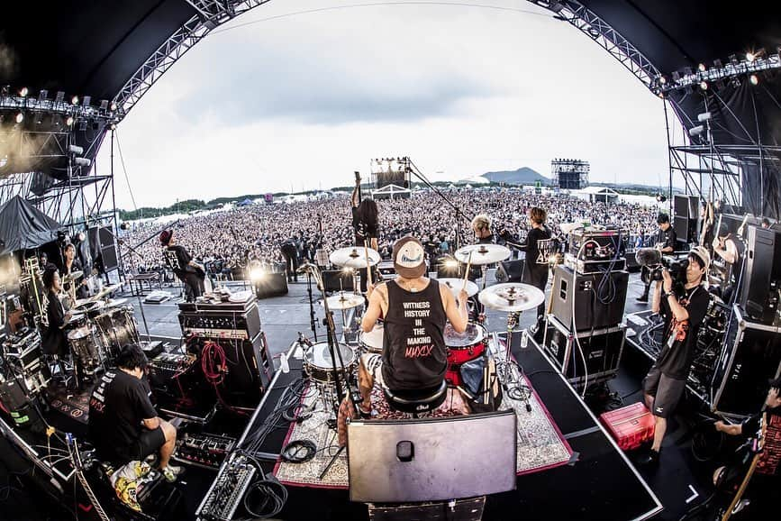 KEN IIKAWAさんのインスタグラム写真 - (KEN IIKAWAInstagram)「TRIPLE AXE TAKEOVER 19' . WILD BUNCH FEST. 2019 . Photo by @hayachinphoto  #TAT19 #heysmith #SiM #coldrain」8月24日 17時38分 - keniikawa