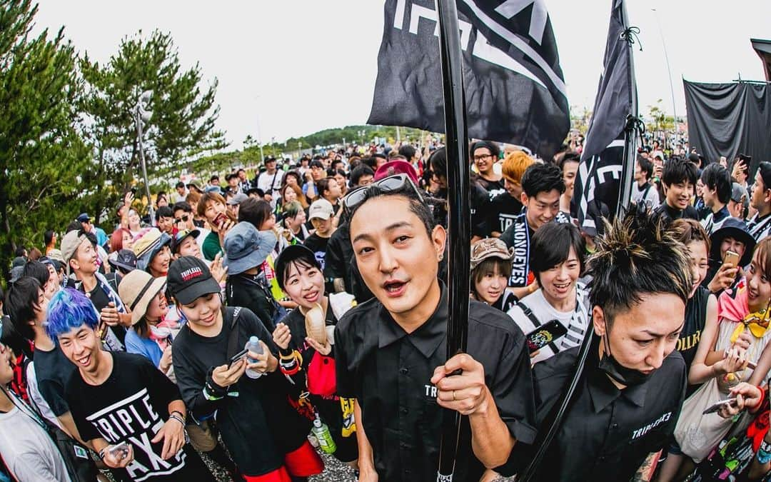 KEN IIKAWAさんのインスタグラム写真 - (KEN IIKAWAInstagram)「TRIPLE AXE TAKEOVER 19' . WILD BUNCH FEST.2019 . Photo by @yamada_mphoto  #TAT #heysmith #SiM #coldrain」8月24日 17時47分 - keniikawa