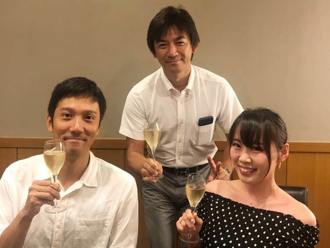 千鶴さんのインスタグラム写真 - (千鶴Instagram)「. 結婚のお祝いを静さんの先輩に していただきました🥂  美味しいご飯に お花までいただき楽しい時間を ご一緒させていたたきました💐 ありがとうございました😌  #お祝いディナー #ありがとうございます #美味しすぎる  #鉄板焼き」8月24日 17時50分 - chiduru9898