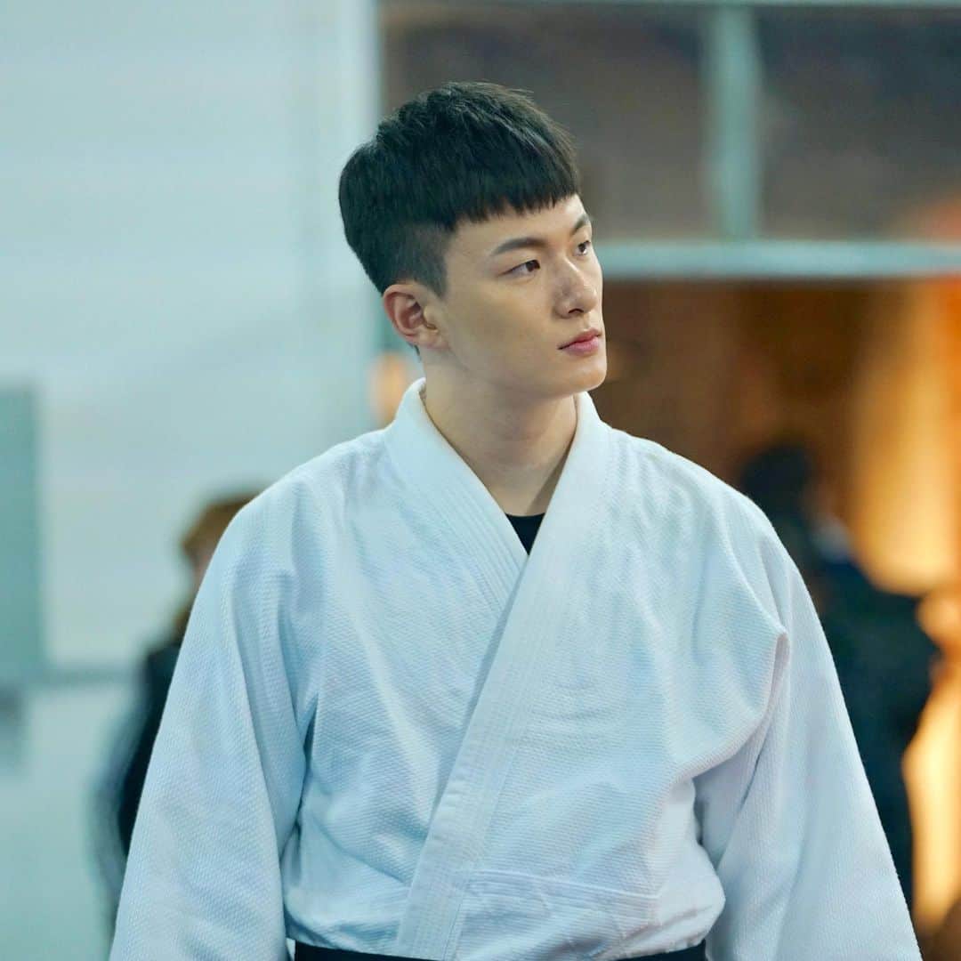 シン・スンホさんのインスタグラム写真 - (シン・スンホInstagram)「🔔 #좋아하면울리는 #lovealarm #Netflix」8月24日 17時52分 - seungho__shin