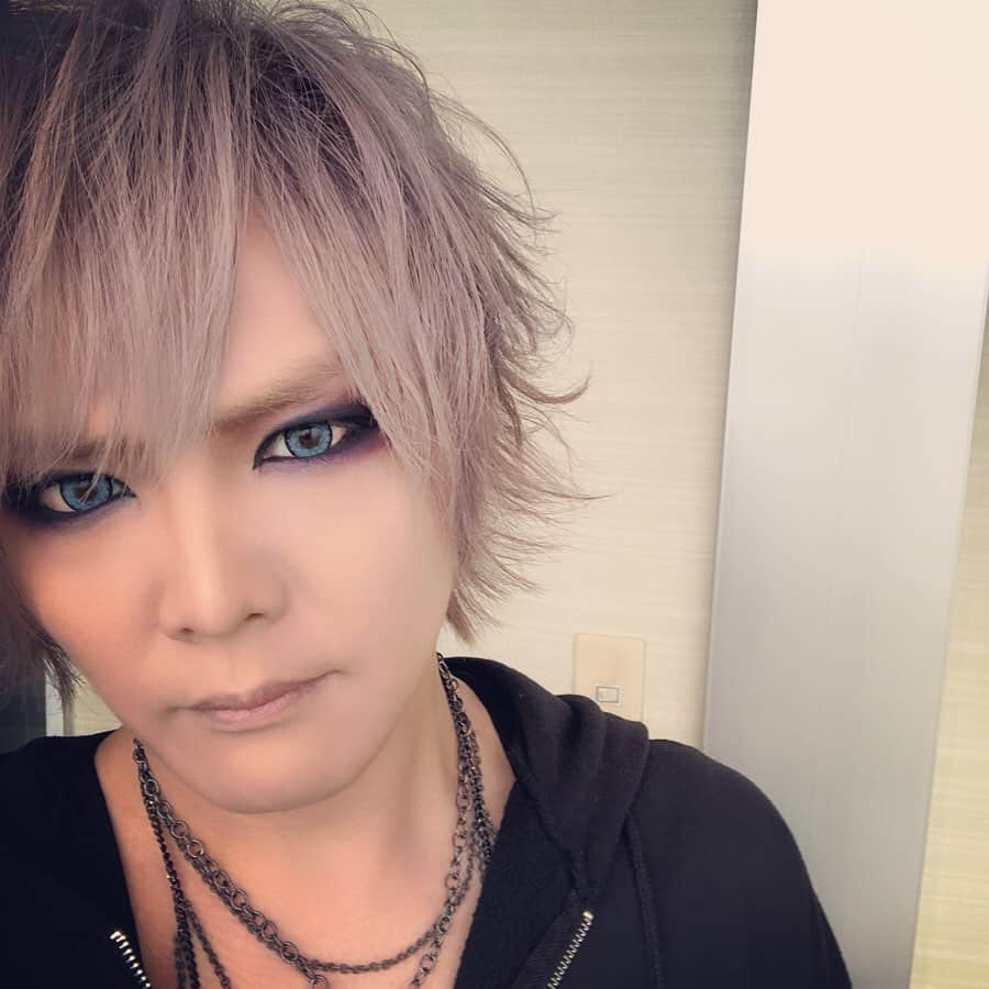 戒さんのインスタグラム写真 - (戒Instagram)「あと1ヶ月！ 楽しみだ🤤🤤🤤 【the GazettE LIVE TOUR18-19 THE NINTH TOUR FINAL 「第九」本日よりチケット一般発売スタート！】 the GazettE LIVE TOUR18-19 THE NINTH TOUR FINAL 「第九」のチケット一般発売が本日8/24(土)より、いよいよスタートしました！ 特設ページ▷http://the-gazette.com/tour18-19_the_ninth_final/  #thegazette #NINTH #FINAL #第九 #横浜アリーナ」8月24日 18時05分 - gazette_kai_