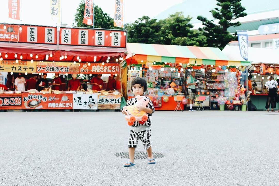 セソコマサユキのインスタグラム：「お祭りに来ました。ビール飲みたい。」