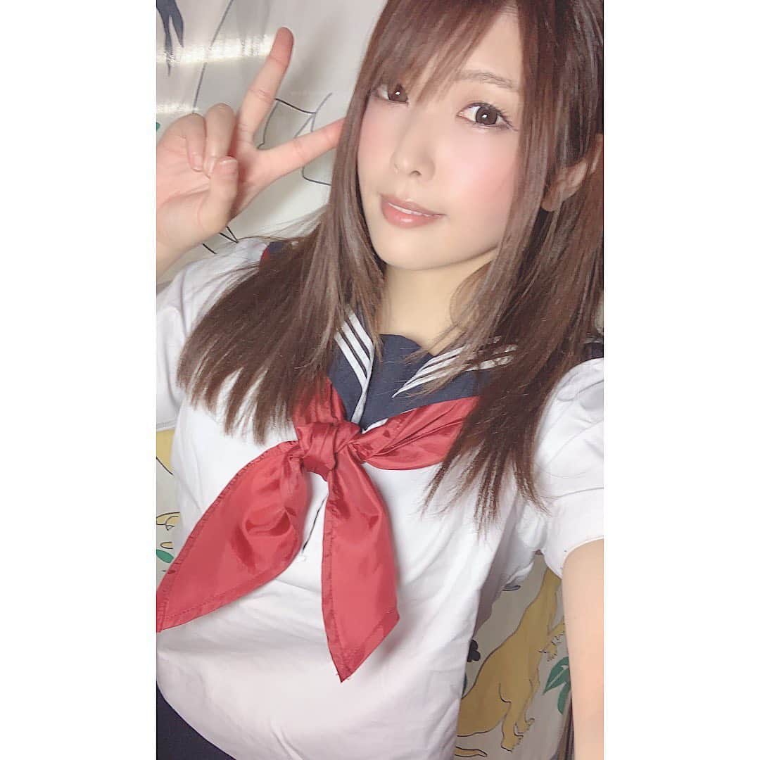 新村あかりのインスタグラム：「GIGA セーラーディアナ 制服 試着❤︎ #av #giga」