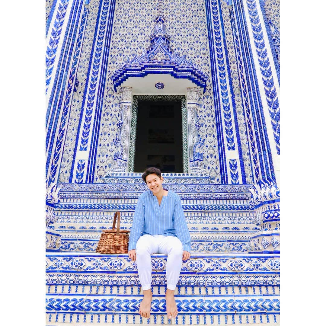 アイス・サランユーのインスタグラム：「Indigo blue....คราม #เที่ยวทั่วไทยกับไอซ์ศรัณยู  #จันทบุรี  #โบสถ์สีน้ำเงิน」