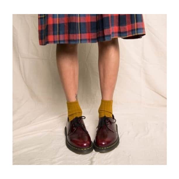 のインスタグラム：「BACK TO WORK in style!!! 🤩 . New season, new wardrobe! How about a chic #preppy look?! 😍 . The perfect pair of socks has the power to transform your style and your state of mind! Collégien is just what you need 😉 . 🇫🇷 Back to work, c’est la rentrée mode !!! 🤩 . Nouvelle saison, nouvelle garde-robe ! Que diriez-vous d’un look #preppy très chic, pour un retour au travail remarqué ! 😍 . Craquez pour nos collections qui sublimeront toutes vos tenues ! Collégien, c’est le détail qu’il vous faut 😉 . Picture by @9thstvintage 😘 . #collegien #collegiensocks #collegien_officiel #海外ベビー服 #ロンパース #女の子ベビー #女の子 #赤ちゃん #赤ちゃんのいる生活 #ベビモ #madeinfrance #extrasoft #bestsocksever #newin #靴下 #носки #sokker #instamum #mumfashion #truecolours #backtowork #btw #work #backtowork #backtoschool #fashioninsta #styleinspiration #fashioninspiration」
