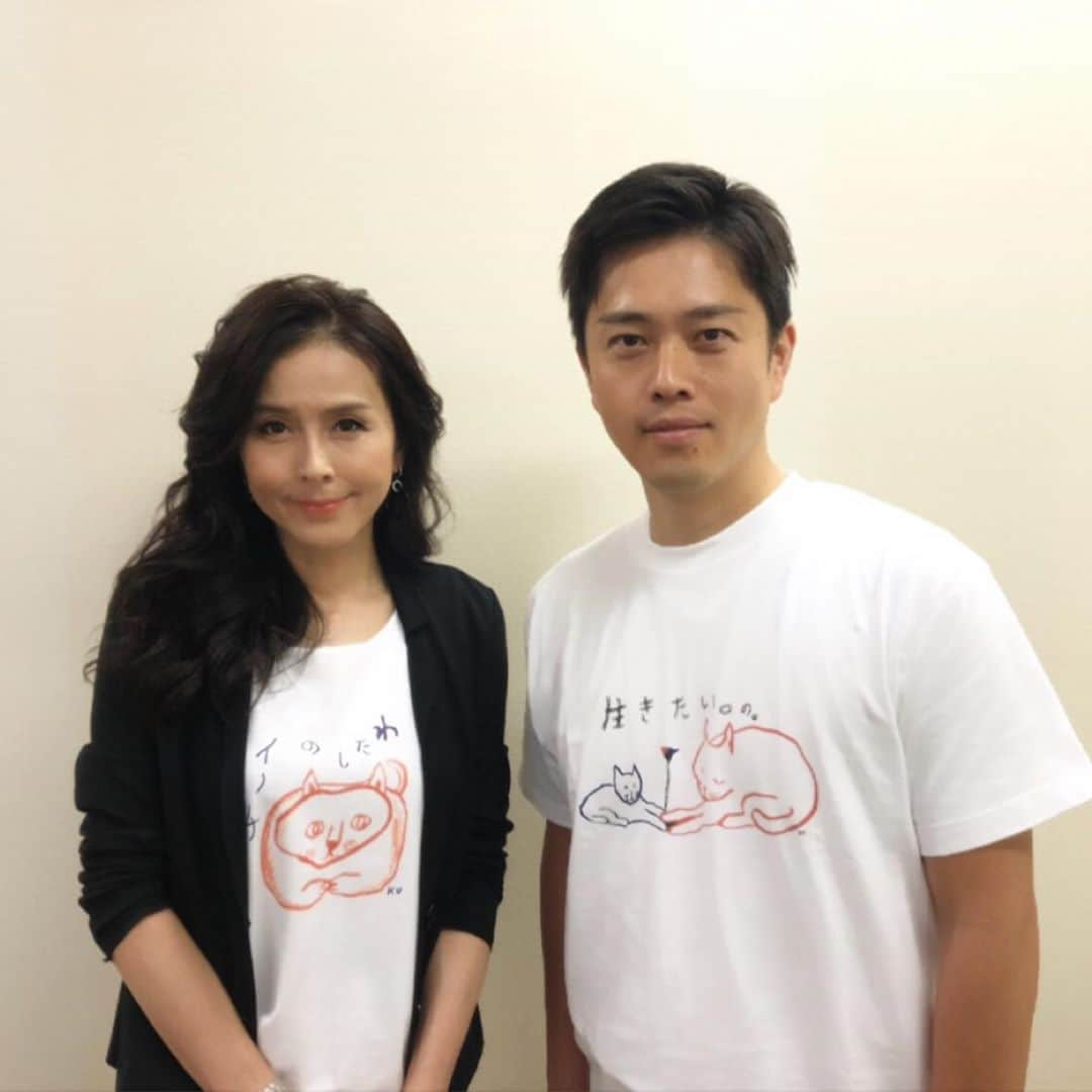 杉本彩さんのインスタグラム写真 - (杉本彩Instagram)「* 大阪府の動物愛護基金のＰＲ用にオリジナルＴシャツが作成されました❗️ * * 動物愛護週間のある９月中に、基金にご寄附をいただいた方へオリジナルTシャツがプレゼントされます❗️ * * ■対象：大阪府動物愛護管理基金に５，０００円以上のご寄附をいただいた個人の方 * * ■期間：令和元年９月１日（日曜日）から９月３０日（月曜日） * * ■サイズ：Ｌサイズのみ ※おひとり様1枚限りのお渡しとなります。 ※デザインはお選びいただけませんので予めご了承ください。  #大阪府動物愛護管理センター  #吉村洋文大阪府知事  #吉村知事 #おおさかワンニャン特別大使  #大阪府動物愛護基金 #動物愛護週間」8月24日 18時15分 - sugimoto_aya0719