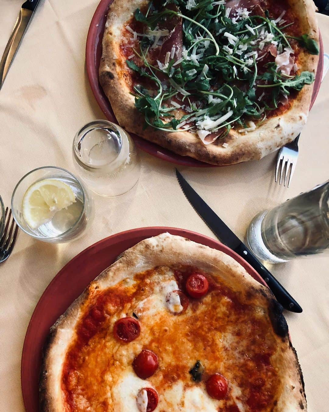 Katrin Tanja Davidsdottirさんのインスタグラム写真 - (Katrin Tanja DavidsdottirInstagram)「Use to tell everyone I didn’t like pizza. Now I’m the kinda girl that dedicates an entire post to them 🍕❤️😏」8月24日 18時16分 - katrintanja