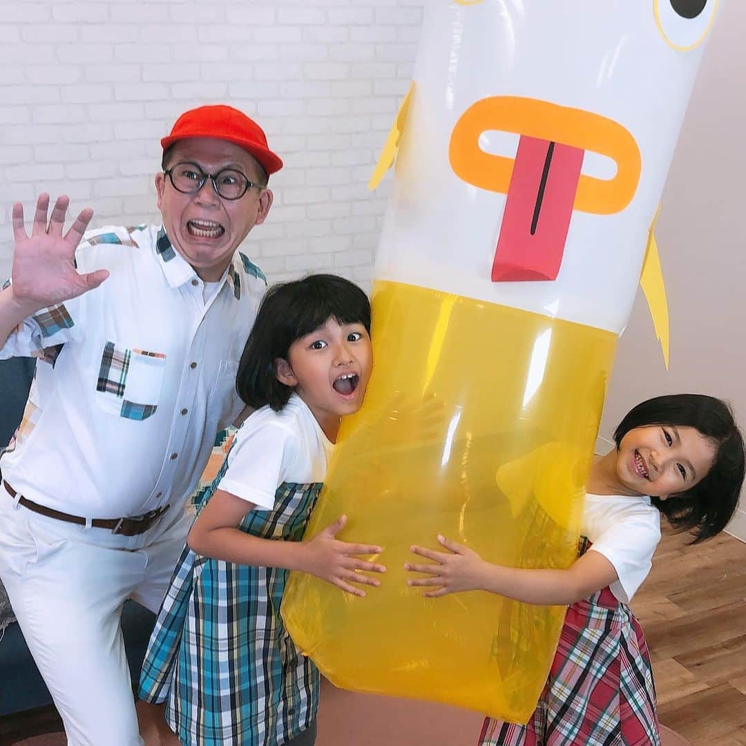 ワクワクさんのインスタグラム：「今日はコラボ動画アップしたよ〜✨✨✨ まーちゃんとおーちゃんと沢山遊んだよ😉 #ワクワクさん #工作 #YouTube #コラボ」