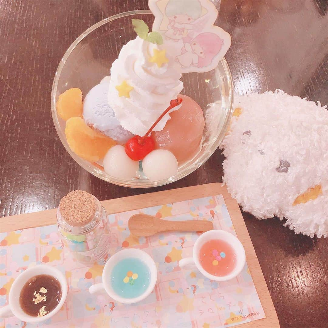 こぎみゅん（サンリオ）さんのインスタグラム写真 - (こぎみゅん（サンリオ）Instagram)「. 文房具カフェに行ってきたみゅん‥☆こぎみゅんのメニューは無かったみゅん‥ でも、お絵かきして仲間入りしてきたみゅん‥♡ #文房具カフェ #サンリオキャラクターズ #コラボカフェ #可愛い #こぎみゅんは無かった #かわいそう #お絵かきできるカフェ #表参道 #サンリオ #こぎみゅん #sanrio #cogimyun #cafe #sanriocharacters」8月24日 18時35分 - cogimyun_official