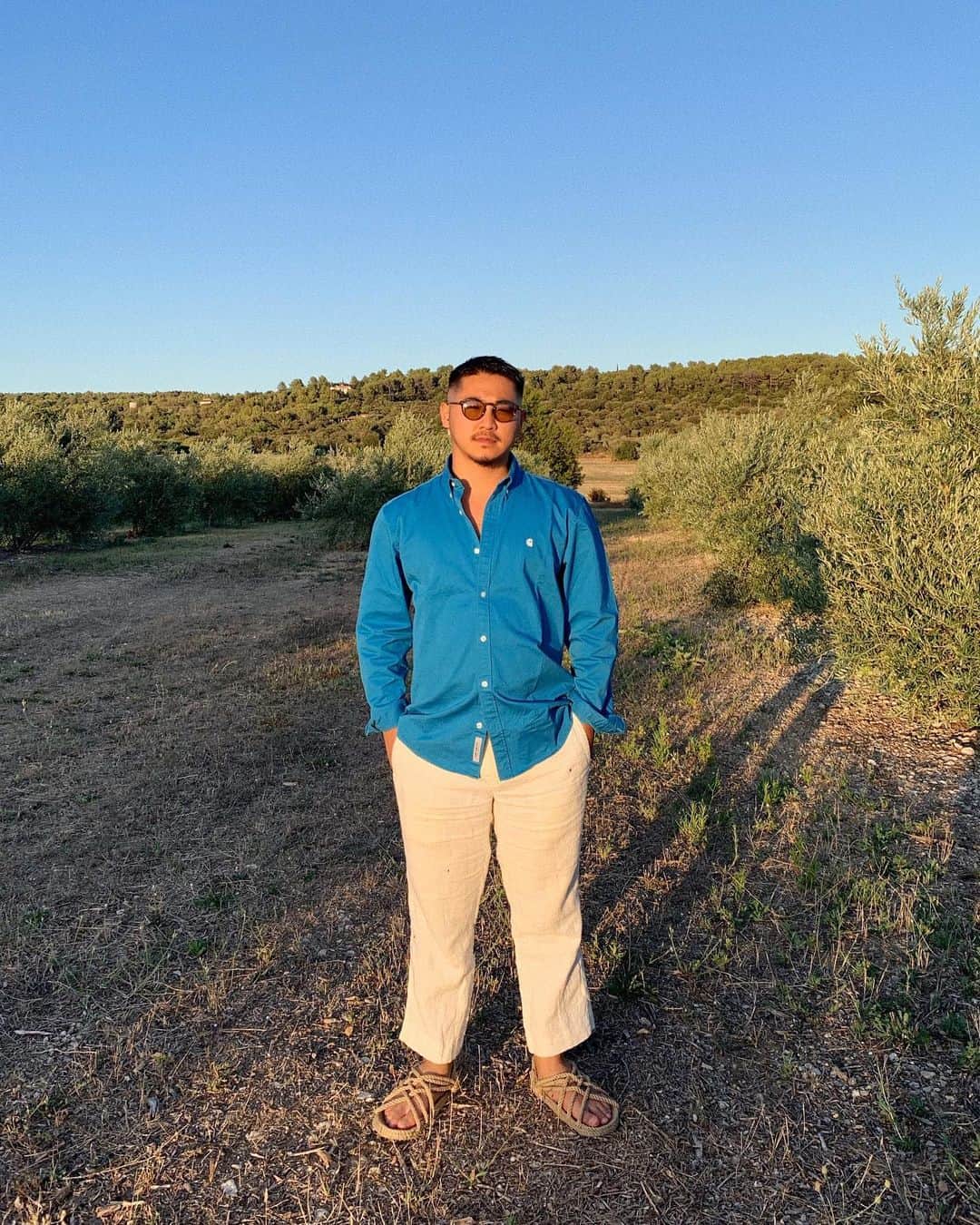 のインスタグラム：「Golden hour in Gordes ☀️ #gordes #france #southoffrance #provence #guy」