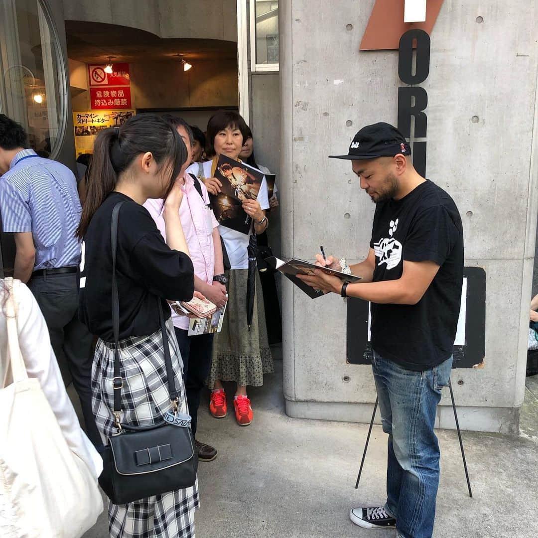 小川真司さんのインスタグラム写真 - (小川真司Instagram)「企画の立ち上がりを少しお手伝いした工藤くんの初監督作品の舞台挨拶に。 イメージフォーラムでなんと全日興行です。 #アイムクレイジー」8月24日 19時11分 - maguromaru34