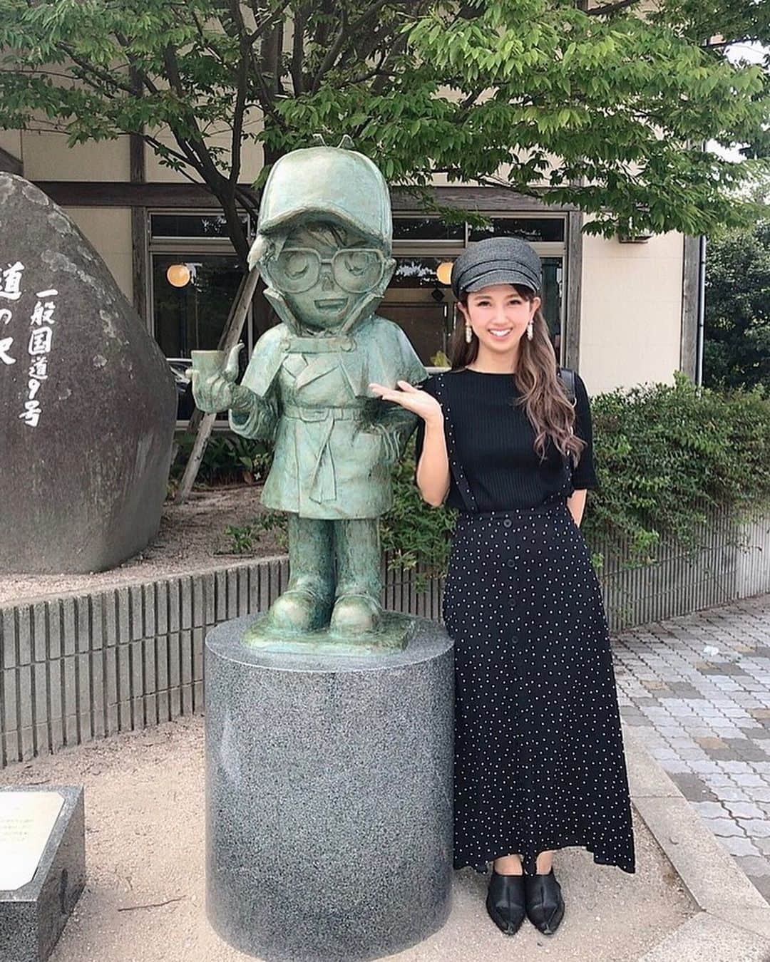 のインスタグラム：「ゆったり旅の途中でコナン君に遭遇😉 今思えばミステリー好きになった きっかけはコナン君だったな〜🌻 車が狭そうなアガサ博士も居たよ٩( ᐛ )و * #dayoff #休日 #旅行 #コナン #名探偵コナン #cjd_yumika #travel #旅」