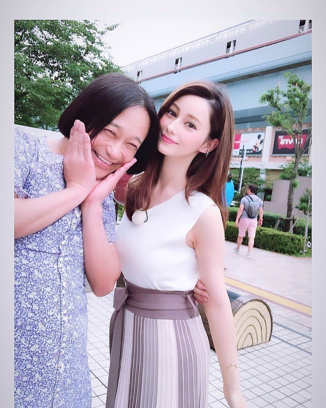 ダレノガレ明美さんのインスタグラム写真 - (ダレノガレ明美Instagram)「ドッキリGP! で永野さんと😂 買っだばかりの私服汗だくにされました！ 永野さん脇汗すごかったです😂 オナラもされました！ 脇とウエストビリビリでした！笑っ 買い直し！ 面白い🤣永野さん大好き✨✨✨」8月24日 19時22分 - darenogare.akemi