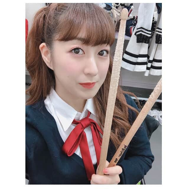 伊豆田莉奈さんのインスタグラム写真 - (伊豆田莉奈Instagram)「BNK48 Band!! 🖤💜Black Bride🖤💜 เป็น ยังไง บ้าง คะ?♪ รินะ เล่น ดนตรี ครั้งแรก ใน ชีวิต ค่ะ🤣 รินะ เล่น กลอง ค่ะ🥁 สนุก มาก เลย ค่ะ✨ ถ้า มี โอกาส อยาก เล่น อีกครั้ง ค่ะ♪♪ แล้ว เจอ กัน Concert นะคะ😘  BNK48のバンド！ 🖤💜Black Bride🖤💜 どうでしたかー？♪ 人生初の楽器やりました🤣 莉奈はドラムをやったよ🥁 めっちゃ楽しかった✨ またやれたらいいな♪♪ コンサートで会おうね😘  #akb48groupasiafestival2019 #izurinabnk48 #izutarinabnk48 #rinaizutabnk48 #izurinacgm48 #izurina #izutarina #伊豆田莉奈 #いずりな #bnk48 #cgm48」8月24日 19時15分 - rina.cgm48official