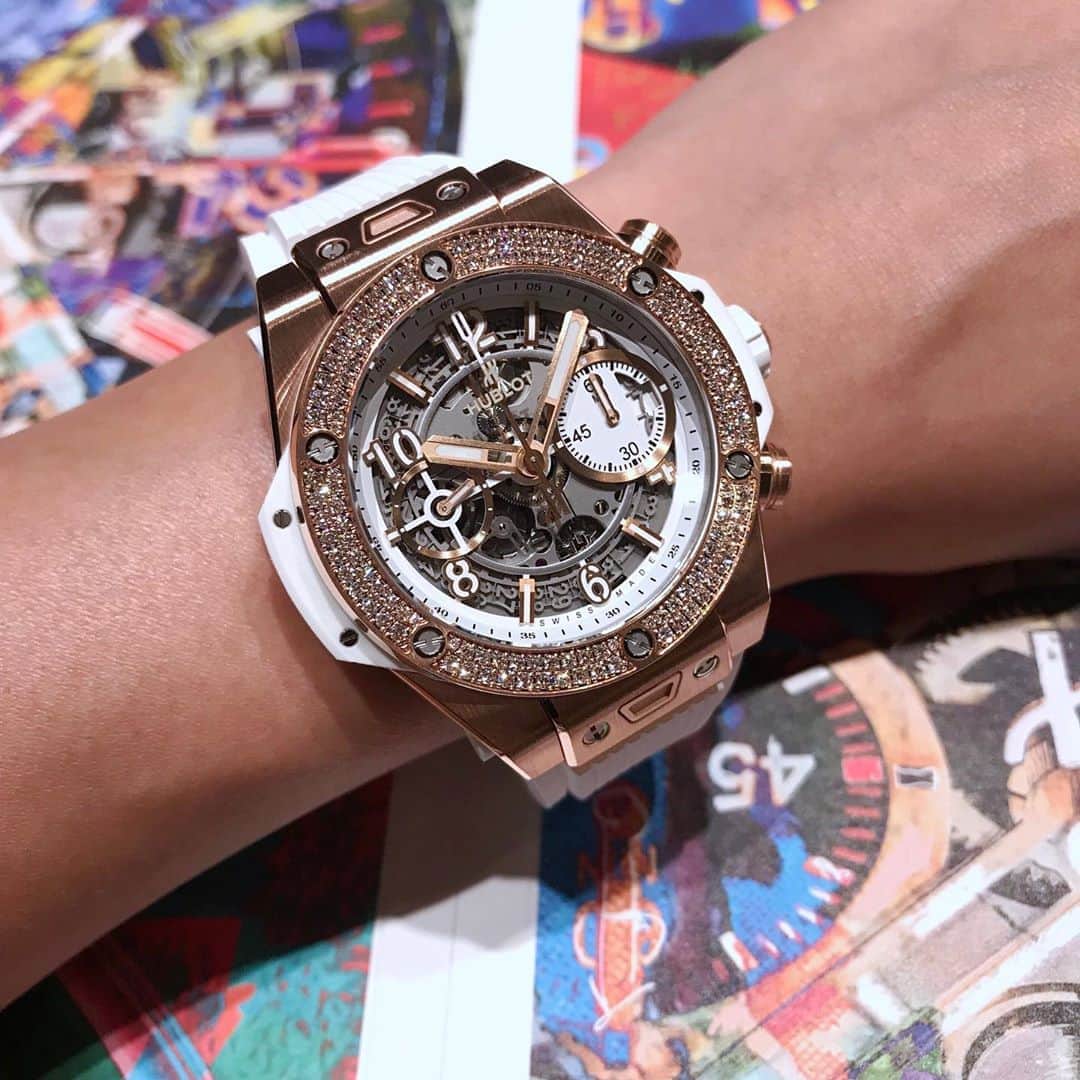 ウブロさんのインスタグラム写真 ウブロinstagram 女性にもおすすめの ビッグ バン ウニコ 42mm 夏らしいホワイトモデルで腕元を華やかに演出します Hublot Bigbangunico Ginza ウブロ ビッグバンウニコ ウブロブティック銀座 Ginza Hublot Com 03