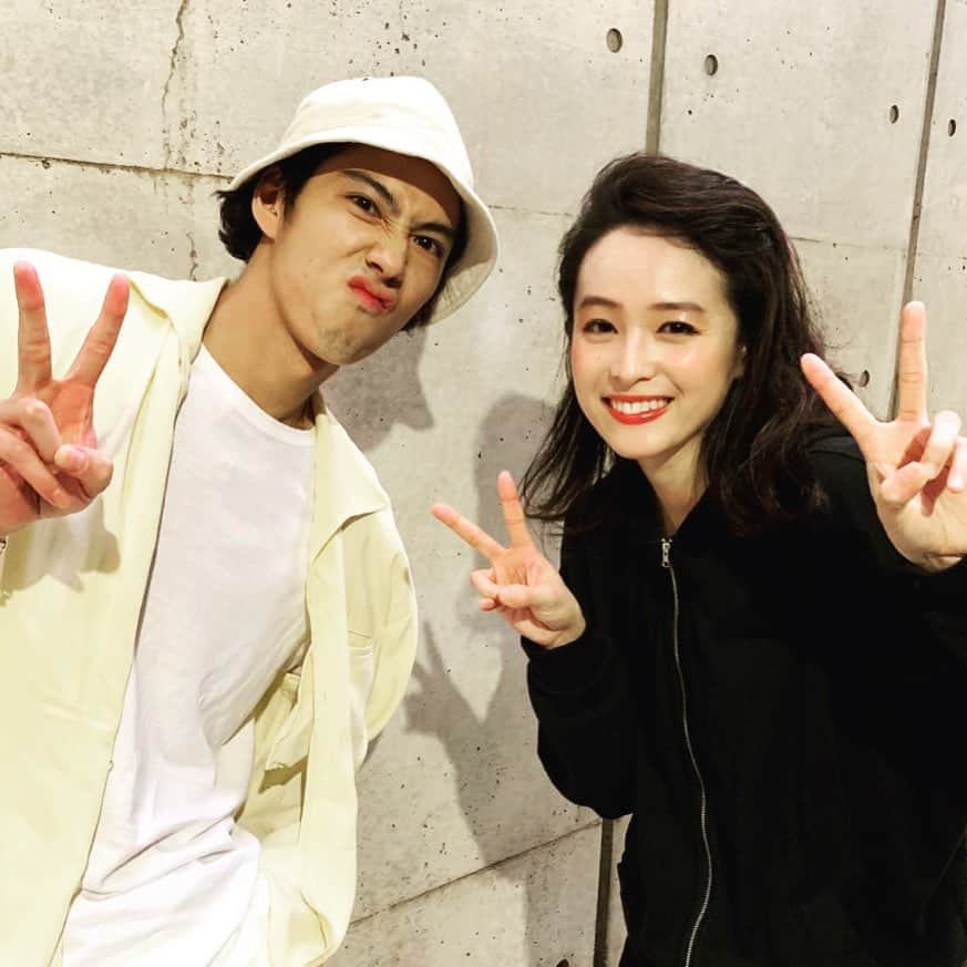 日本テレビ「今日から俺は‼︎」さんのインスタグラム写真 - (日本テレビ「今日から俺は‼︎」Instagram)「リコピンと三橋に遭遇😍﻿ ﻿ #けむりの軍団 東京楽日✨﻿ ななちゃんの凛とした姫様の愛らしさと殺陣のカッコよさと劇団新感線のエンターテイメントに魅了された公演直後、観に来ていた三橋と❗️公演は地方に続きます👊﻿ ﻿ ななちゃんスッピンでも可愛いのに、メイクのままだから美人すぎてドギマギモジモジしてしまった😱💦﻿ ﻿ #清野菜名 #賀来賢人 #ミツリコ﻿ #今日から俺は‼︎ #今日から俺は #今日俺 ﻿ #今日俺展 夏休みも開催中‼️」8月24日 19時28分 - kyoukaraoreha_ntv