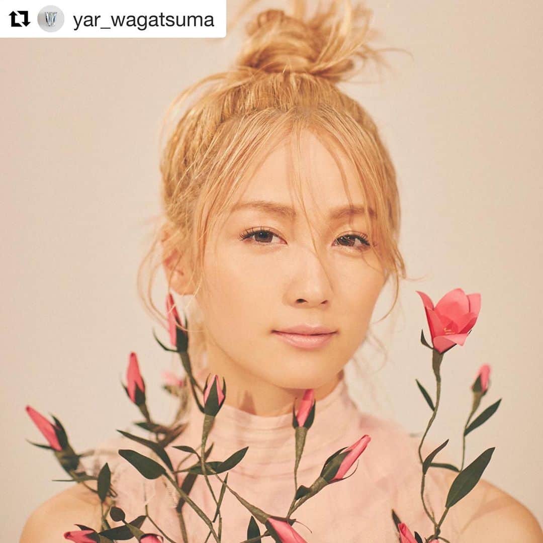 Aya（高本彩）さんのインスタグラム写真 - (Aya（高本彩）Instagram)「我妻お兄さんとの楽しかったお仕事❤︎ #Repost @yar_wagatsuma with @get_repost ・・・ @ami_dream05 「恋のつぼみ」 たくさんの蕾があるけど、咲かせたいたった１つの蕾がキレイに咲いたよってゆーヤツ。 #何気に初ジャケ仕事 #紙のお花 PH @omisakii  ST goto noriko HM @yuko_aika  FLOWER @edenworks_ @papereden  AD @yar_wagatsuma @aya_dream04」8月24日 19時39分 - aya_dream04