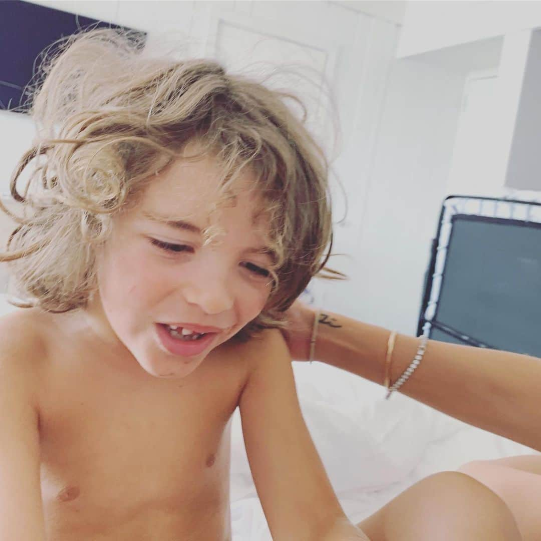 ジョエル・ヒューストンさんのインスタグラム写真 - (ジョエル・ヒューストンInstagram)「My best friend just turned six. The kid is pure rock and roll, Pokémon and beyblades, I love him, and there hasn’t been a day that’s gone by in his six years of existence on planet earth that I haven’t thanked God that I get to be his dad. Happy Birthday @ziwhoo - the future is immense!!!」8月24日 19時31分 - joelhouston