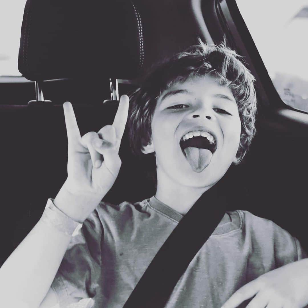 ジョエル・ヒューストンさんのインスタグラム写真 - (ジョエル・ヒューストンInstagram)「My best friend just turned six. The kid is pure rock and roll, Pokémon and beyblades, I love him, and there hasn’t been a day that’s gone by in his six years of existence on planet earth that I haven’t thanked God that I get to be his dad. Happy Birthday @ziwhoo - the future is immense!!!」8月24日 19時31分 - joelhouston