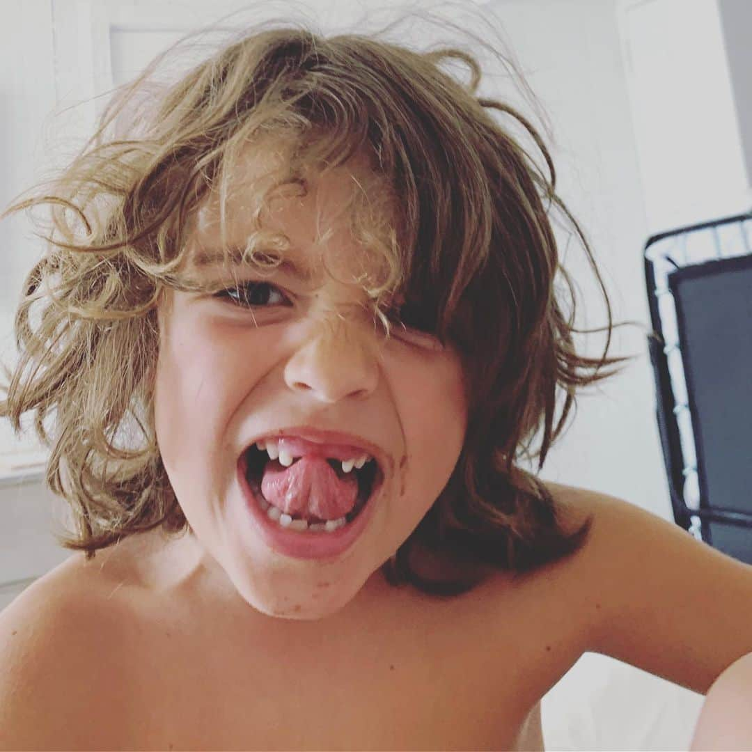 ジョエル・ヒューストンさんのインスタグラム写真 - (ジョエル・ヒューストンInstagram)「My best friend just turned six. The kid is pure rock and roll, Pokémon and beyblades, I love him, and there hasn’t been a day that’s gone by in his six years of existence on planet earth that I haven’t thanked God that I get to be his dad. Happy Birthday @ziwhoo - the future is immense!!!」8月24日 19時31分 - joelhouston