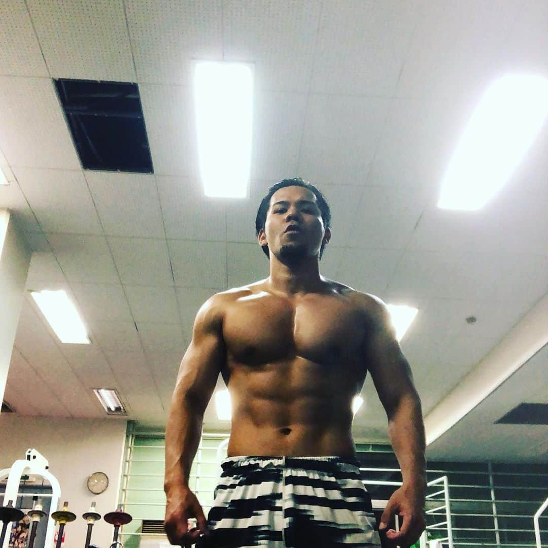 吉岡世起さんのインスタグラム写真 - (吉岡世起Instagram)「胸肉育成中 #STRONGHEARTS #w_1 #workout #ボディメイク #筋トレ #胸筋男子 #育成中」8月24日 19時32分 - seikiyoshioka