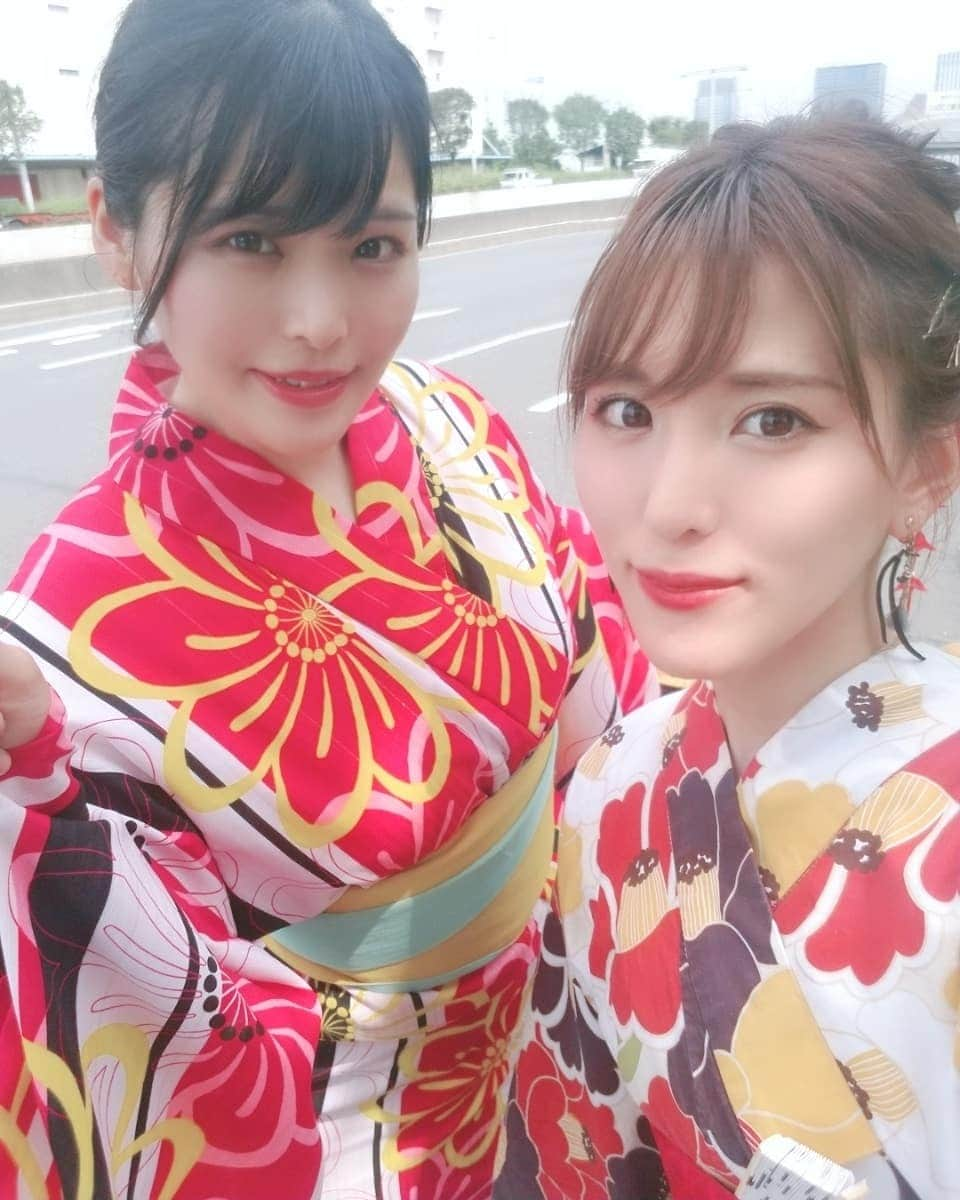 朝比奈祐未さんのインスタグラム写真 - (朝比奈祐未Instagram)「. 浴衣＆私服撮影会でした！ 暑い中来てくださった皆さま ありがとうございました〜！！✨ . いいお天気だったし 暑すぎなくて風も涼しくて 快適な撮影会でした笑 浴衣もすごく好みな柄をお借りできて きれいに着付けて頂いて テンション上がりました🥳 めちゃ楽しかったな〜〜(*´︶`*) . #グラビアアイドル #グラビア #グラドル #アイドル #モデル #自撮り #お台場 #撮影会 #イベント #浴衣 #夏 #インフルエンサー #インスタグラマー #和服 #和装 #レトロ  #朝比奈祐未 #藤崎真帆 #ひなけつ」8月24日 19時42分 - yumi_asahina