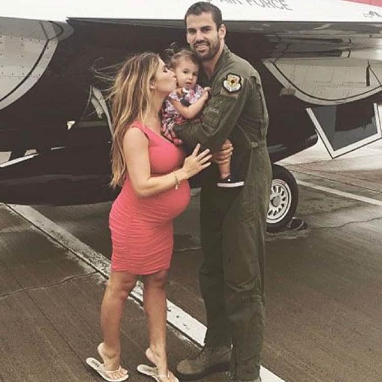 Jessie Jamesさんのインスタグラム写真 - (Jessie JamesInstagram)「Around this time almost 4 years ago it was just me, @ericdecker and Viv and we had 5 weeks to go until Bubby joined our wolf pack. Almost our sweet baby boys birthday Sept 1st and will be 4. Time sure does fly by fast💖 (I played a 90 minute show that night on base in my flip flops too 😂)」8月25日 5時35分 - jessiejamesdecker