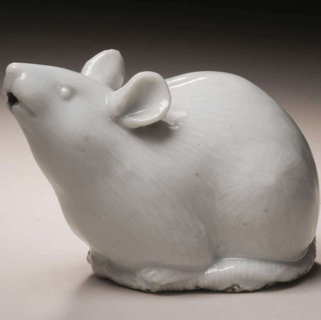 ロサンゼルスカウンティ美術館さんのインスタグラム写真 - (ロサンゼルスカウンティ美術館Instagram)「Collection highlight: a smol ratto 🐀 ___ "Water Dropper (Suiteki) in the Form of a Rat," Japan, 19th century」8月25日 5時51分 - lacma