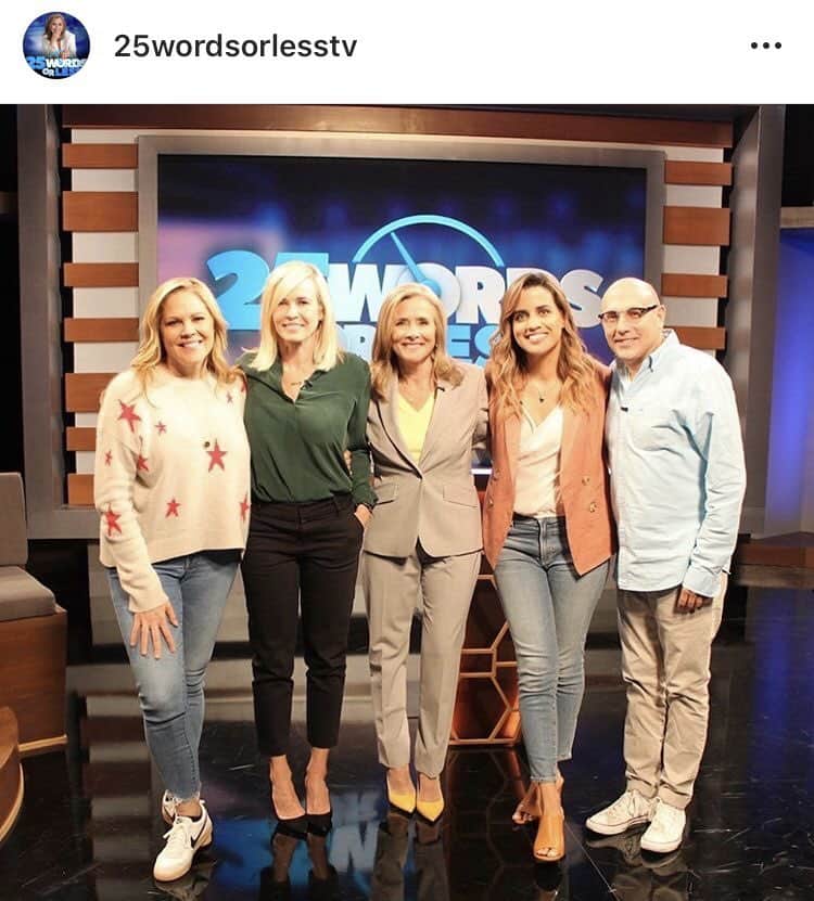 メアリー・マコーマックのインスタグラム：「#Repost @25wordsorlesstv Today we have @chelseahandler, @marycmccormack, @nataliemoralesloves, and @willie.garson playing #25wordsorless!」