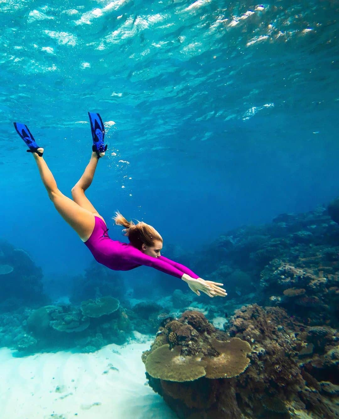 シンシア ローリーさんのインスタグラム写真 - (シンシア ローリーInstagram)「The lower the latitude, the better the attitude🌊  Our wetsuits are made thoughtfully and sustainably- protect our oceans #protectouroceans #protecttheocean」8月25日 6時10分 - cynthiarowley