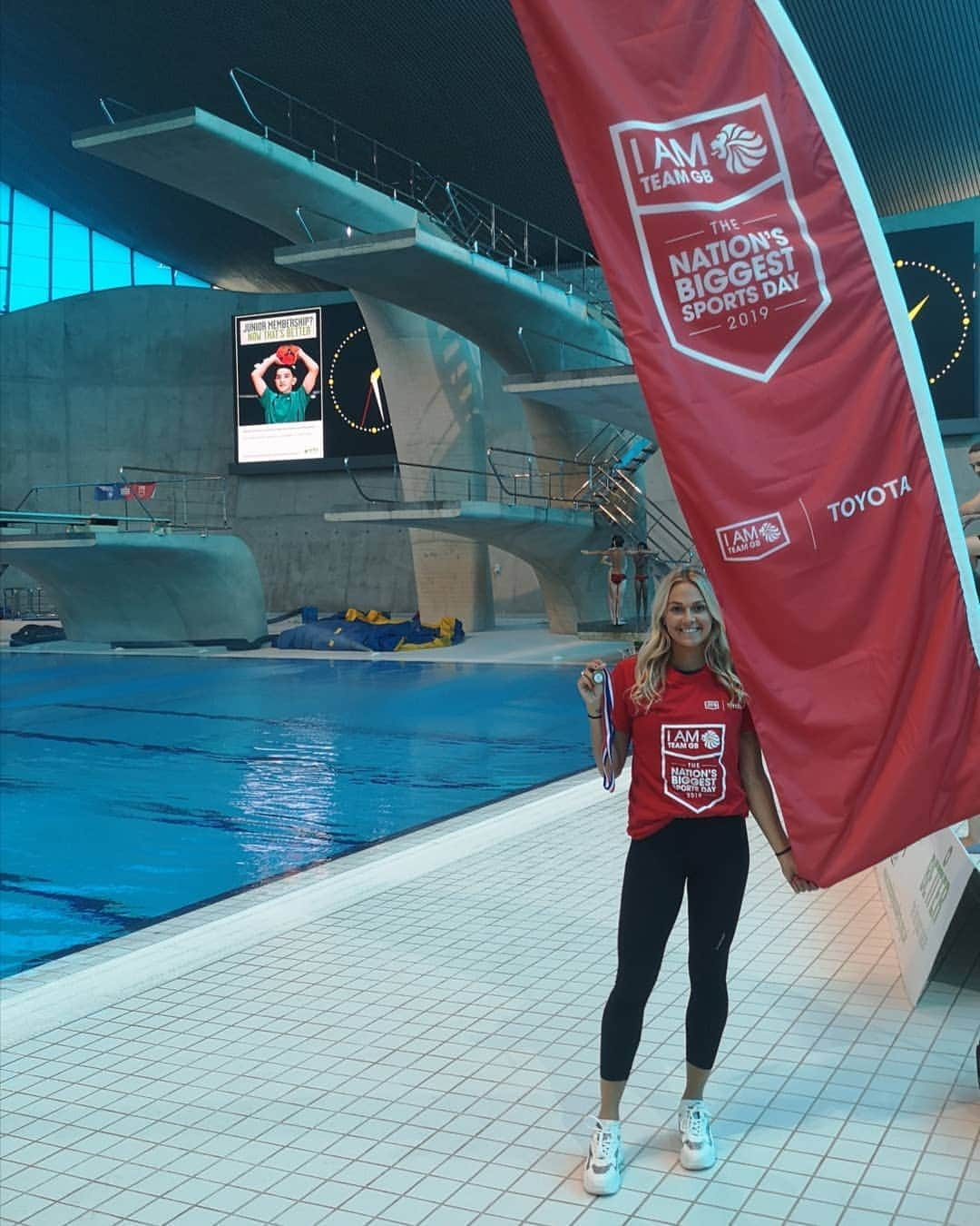 トニア・コーチさんのインスタグラム写真 - (トニア・コーチInstagram)「Im here in the @londonaquaticcentre for a day of aquatic fun and games with @HillsofWoodfordToyota  #iamteamgb #poolofchampions @better_uk #fun #games #divingpool」8月24日 21時40分 - toniacouch