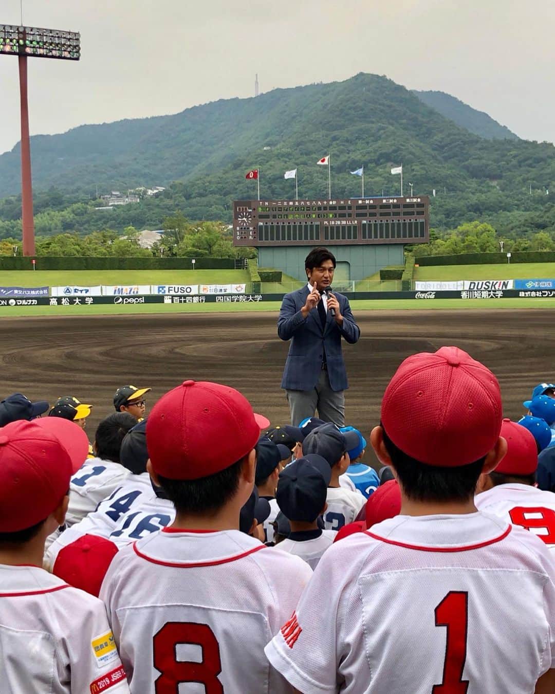 高橋由伸のインスタグラム：「今日は香川県でイベントでした。 最後に始球式！」