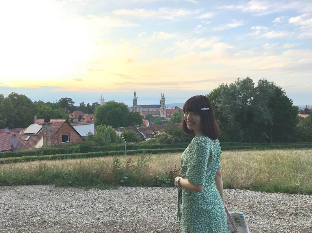 浅井麻里さんのインスタグラム写真 - (浅井麻里Instagram)「🇩🇪ドイツ＆スイス旅行記✈️﻿ ﻿ badhomburg→bambergへ✨🚂﻿ ﻿ バンベルクはとっても可愛くてオシャレで、﻿ 『魔女の宅急便』に出てくる街みたい❤️﻿ ここから空飛びたくなる！🧹（笑）﻿ ﻿ 〝小ベニス〟って呼ばれてるくらい﻿ 水辺の美しい風景が広がってたり、﻿ 燻製ビールをはじめ﻿ 名物ビールの種類がたくさんあったり🍺﻿ ﻿ 街並みが可愛いから、﻿ ショッピングしながらぶらぶら巡るの﻿ とっても楽しかった💕😊﻿ ﻿ ﻿ #バンベルク#ドイツ#タビジョ#ドイツ旅行#魔女の宅急便#マイトリ#トリップドーナツ#bamberg#tabijyo#ヨーロッパmari2019 #思い出のドイツ旅#DiscoverGermanyFromHome」8月24日 21時34分 - mari_asai_625