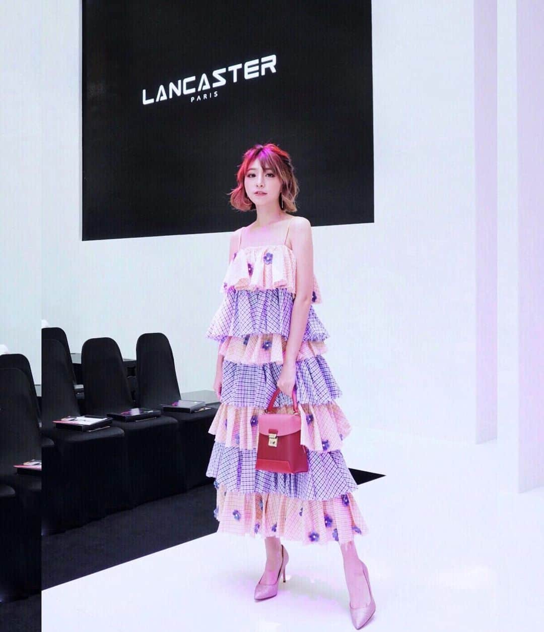 Miko Wongさんのインスタグラム写真 - (Miko WongInstagram)「這樣的打扮 你們打幾分？🌟 . Lancaster fashion show in #KLFW2019 !! Thanks for having me  Outfit // @kittieyiyicollection  Bag // @lancasterparismy @lancaster  HairStyle// @asaloon.my 📷// @kidinn___  #klfw2019 #lancasterparis #lancasterparismy」8月24日 21時45分 - mikowong