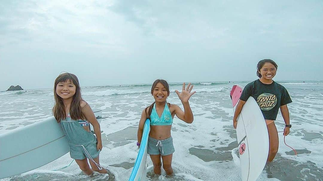 金子藍さんのインスタグラム写真 - (金子藍Instagram)「最終日は... みぃちゃん帰っちゃったので3人🏄‍♀️ . #kidssurfcamp #海 #サーフィン #サーファーガール #サーフィン女子 #伊良湖 #たはら暮らし #haneypresets  #子供サーフィン合宿 #サーフィン合宿 #サーフィン生活 #gopro #goprojp」8月24日 21時47分 - aikaneko_surf