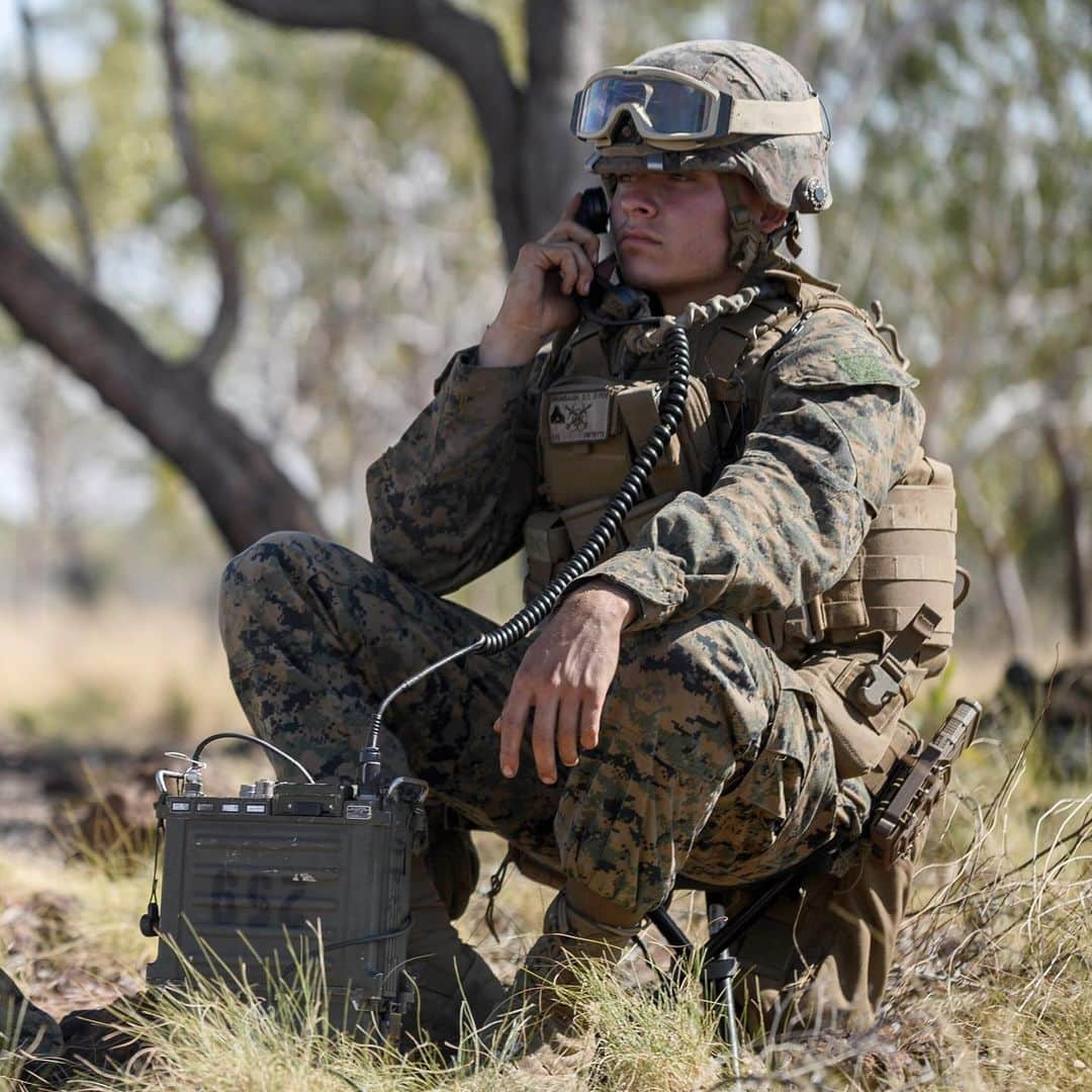 アメリカ海兵隊さんのインスタグラム写真 - (アメリカ海兵隊Instagram)「So No Libo?  Cpl. Derek Brumbaugh, a radio operator with 3rd Battalion, 12th Marine Regiment, a part of @mrfdarwin, receives a transmission during Exercise Southern Reach at Bradshaw Field Training Area, Australia. (U.S. Marine Corps photo by Cpl. Kallahan Morris)  #Military #Marines #Exercise #Radio」8月24日 21時59分 - marines