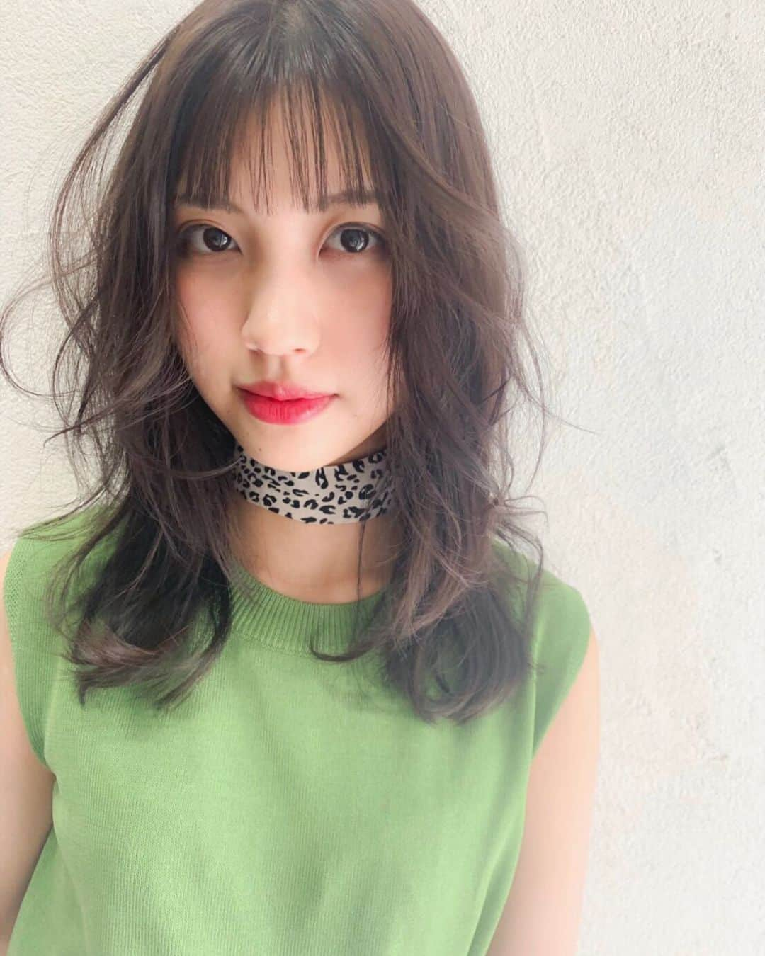 足立沙織さんのインスタグラム写真 - (足立沙織Instagram)「***﻿ １年ぶりに２way前髪にしましたとさ💇🏻‍♀️﻿💫 ﻿ 今回もたまさんに☺︎♡ ﻿ ﻿ ﻿ ﻿ ﻿ ﻿ ﻿ ﻿ ﻿#fukuoka#fukuokapics#hairarrangement#saori__hair #福岡#福岡美容室#美容院#天神#前髪カット#2wayバング#ヘアサロン#スカーフ#スカーフアレンジ#レオパード#レオパードスカーフ#ミディアムヘア#ミディアムヘアー#美容院💇‍♀️#ゆるふわ巻き#ヘアスタイル撮影#ヘアアレンジ」8月24日 21時59分 - sao_ri_17