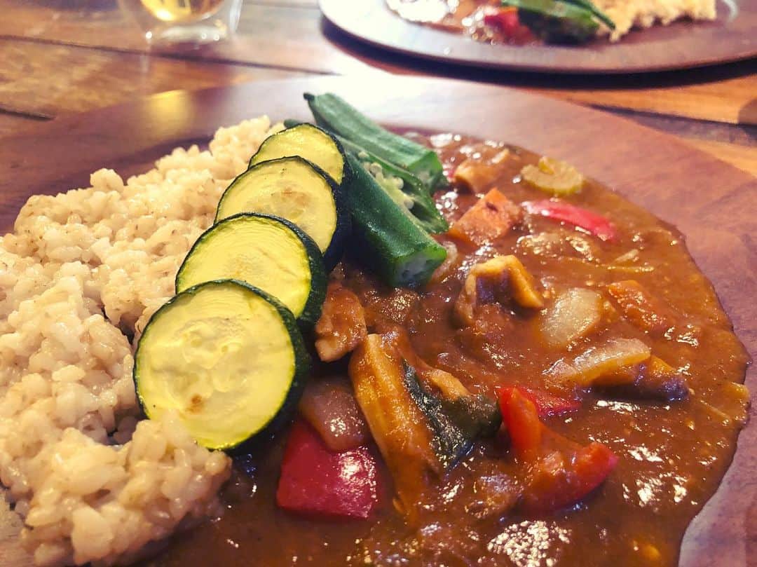 のインスタグラム：「ㅤㅤㅤ ㅤㅤㅤ @kiikanpooo とカレーの話ししたら もう今日はカレーのお腹に🍛 ㅤㅤㅤ ちゃんとあきちゃんに教えてもらいテンパリングもして、 @mother_inc のフレーク使った ベジキノコカレーはめちゃくちゃ美味しかった❤️」